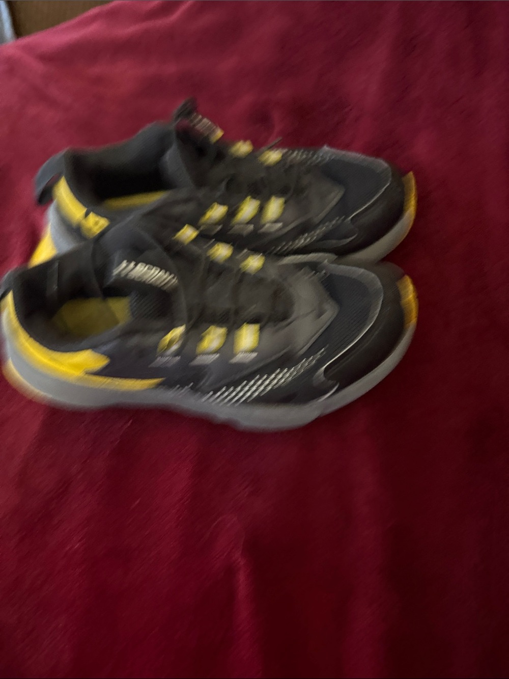 Under armour scramjet Kids Black and Yellow Athletic Sneakers size 13